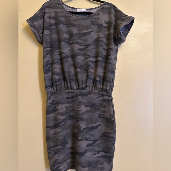 orange creek Dresses & Skirts - Flattering camouflage dress.